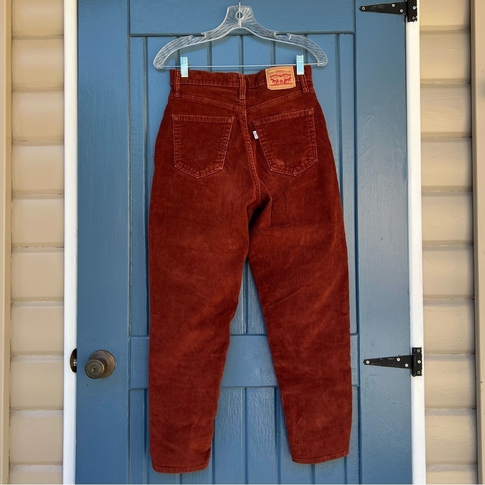 Levi's High Waisted Mom Jean Red Clay Corduroy Tapered Leg Women’s Size 27
